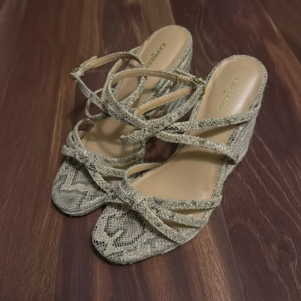 Express Women's Faux Snakeskin Strappy Espadrille size 6
